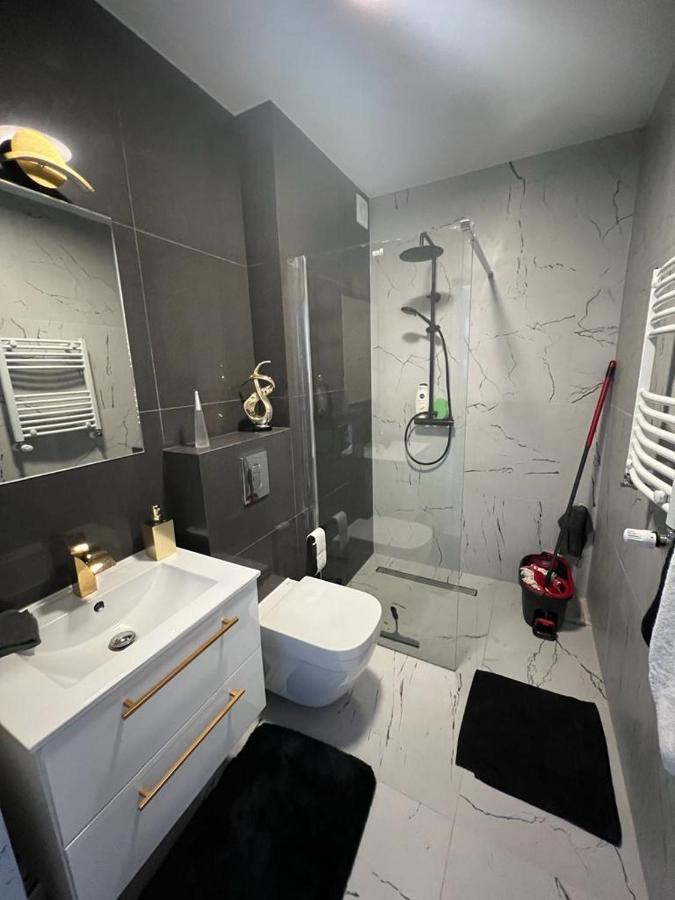 Apartment Black Amber *